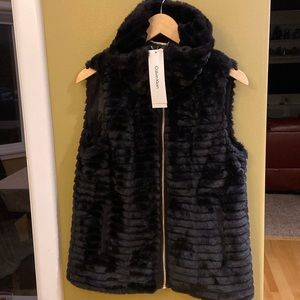NWT CALVIN KLEIN WOMEN’S FAUX FUR VEST